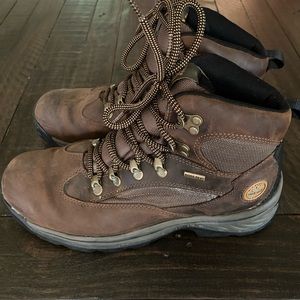 Mens hiking boot. Size 9M Timberland